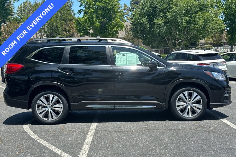 Subaru Ascent Vehicle Full-screen Gallery Image 03