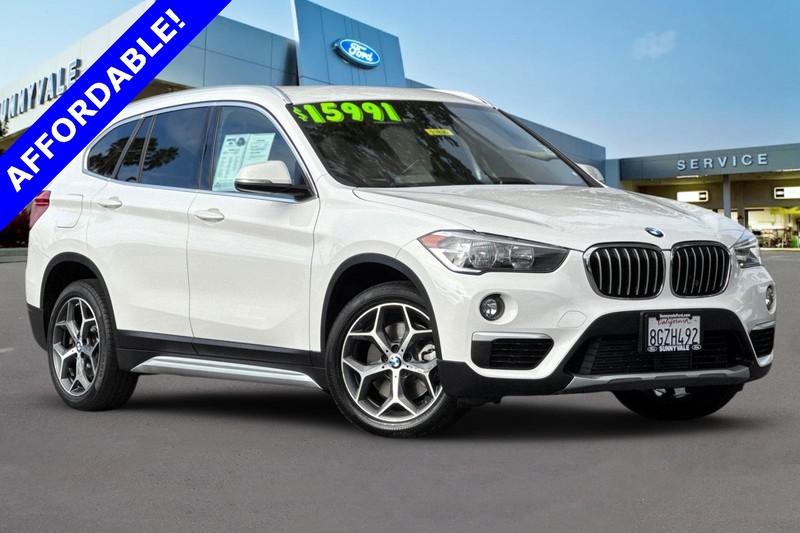 BMW X1 Vehicle Full-screen Gallery Image 02