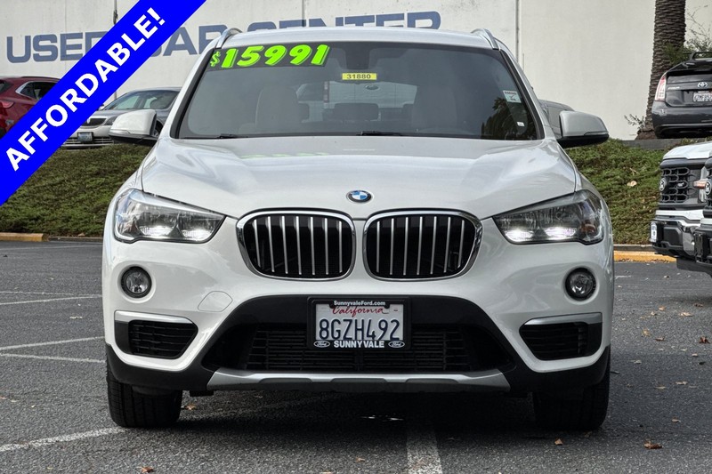 BMW X1 Vehicle Full-screen Gallery Image 09