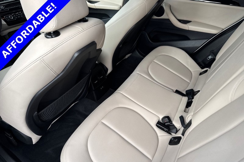 BMW X1 Vehicle Full-screen Gallery Image 12