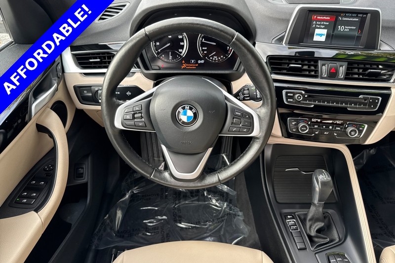 BMW X1 Vehicle Full-screen Gallery Image 14