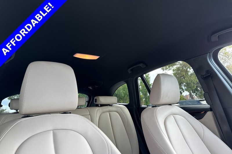 BMW X1 Vehicle Full-screen Gallery Image 16
