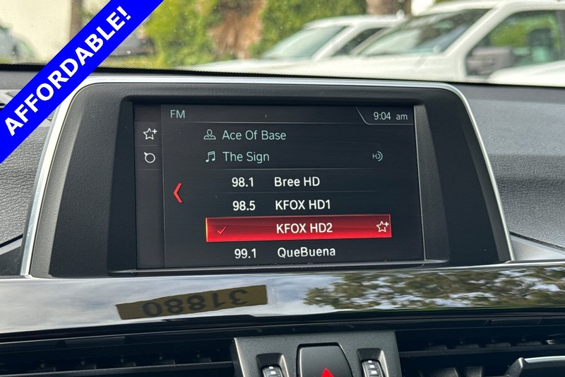 BMW X1 Vehicle Full-screen Gallery Image 17
