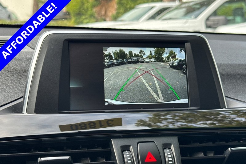BMW X1 Vehicle Full-screen Gallery Image 18