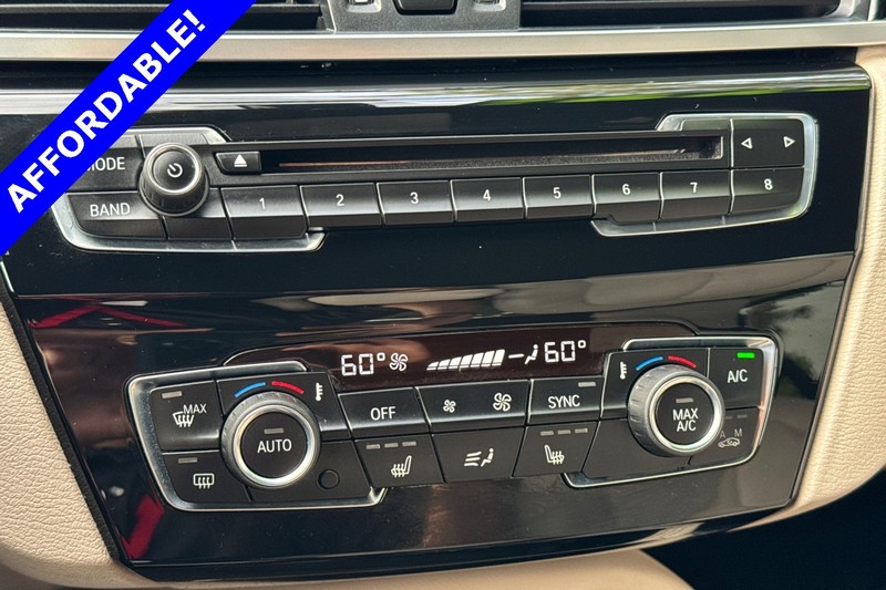 BMW X1 Vehicle Full-screen Gallery Image 19