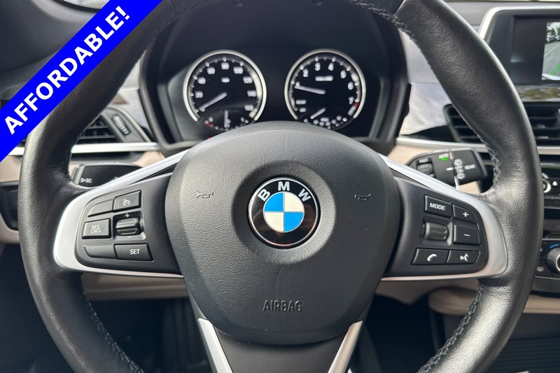 BMW X1 Vehicle Full-screen Gallery Image 22