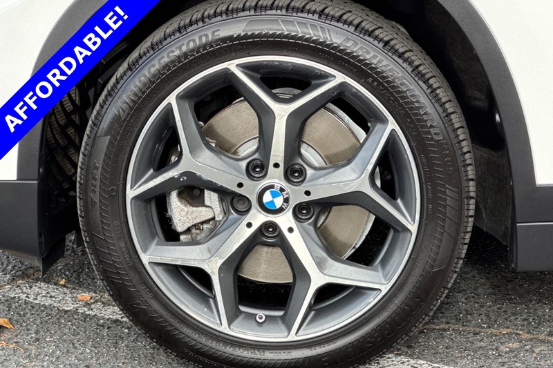 BMW X1 Vehicle Full-screen Gallery Image 25