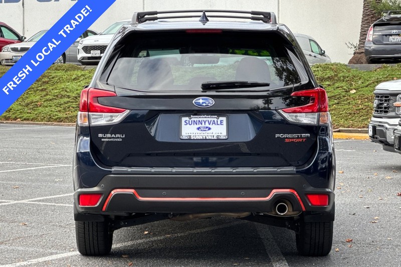 Subaru Forester Vehicle Full-screen Gallery Image 04