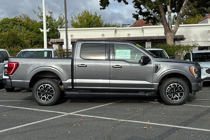 Ford F-150 Vehicle Full-screen Gallery Image 03