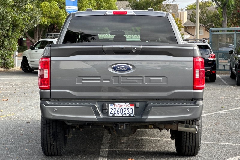 Ford F-150 Vehicle Full-screen Gallery Image 05