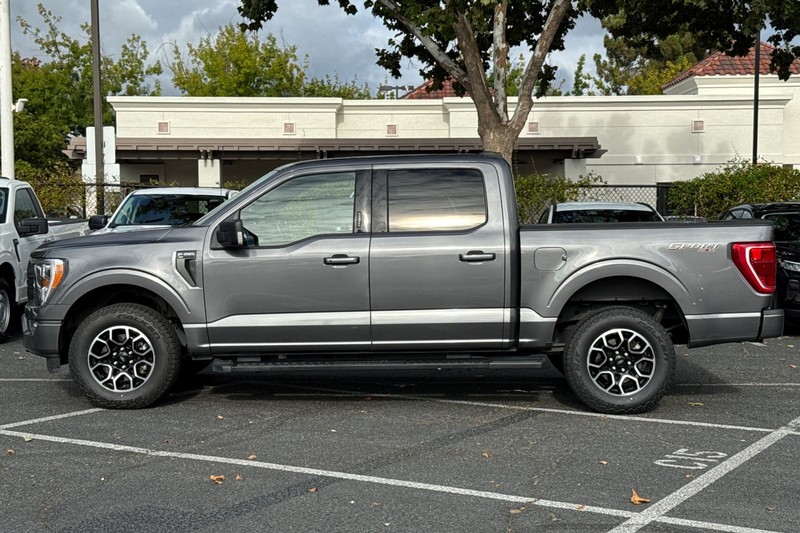 Ford F-150 Vehicle Full-screen Gallery Image 08