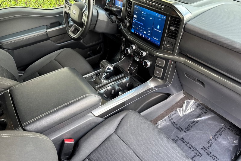 Ford F-150 Vehicle Full-screen Gallery Image 16