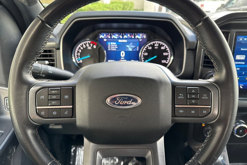 Ford F-150 Vehicle Full-screen Gallery Image 24
