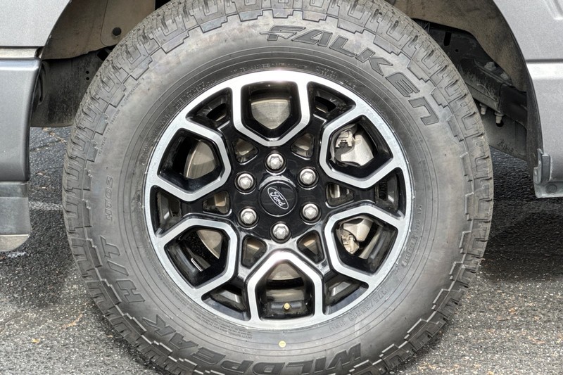 Ford F-150 Vehicle Full-screen Gallery Image 27