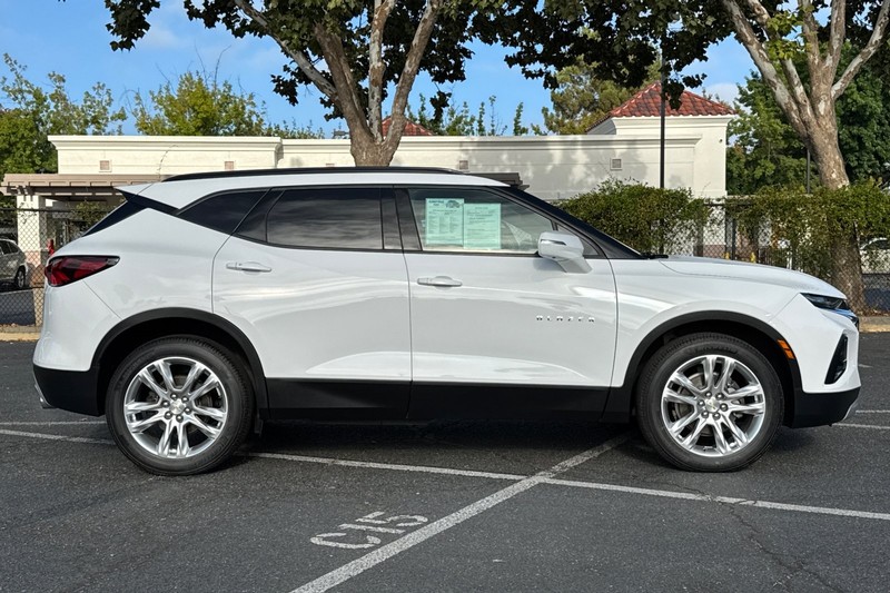 Chevrolet Blazer Vehicle Full-screen Gallery Image 03