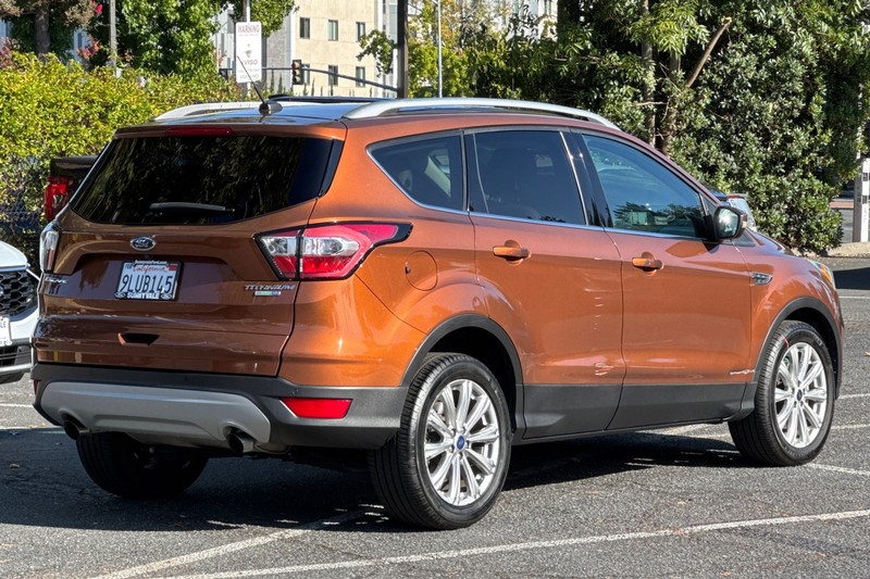 Ford Escape Vehicle Full-screen Gallery Image 04