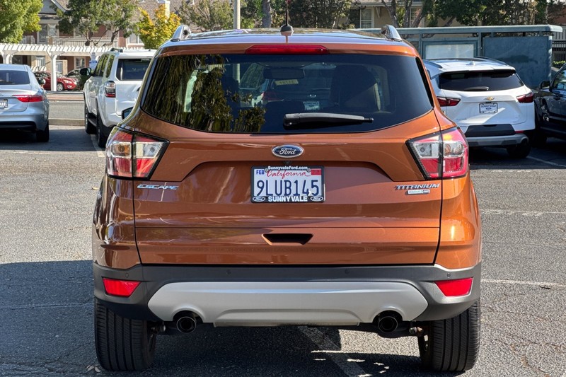 Ford Escape Vehicle Full-screen Gallery Image 05
