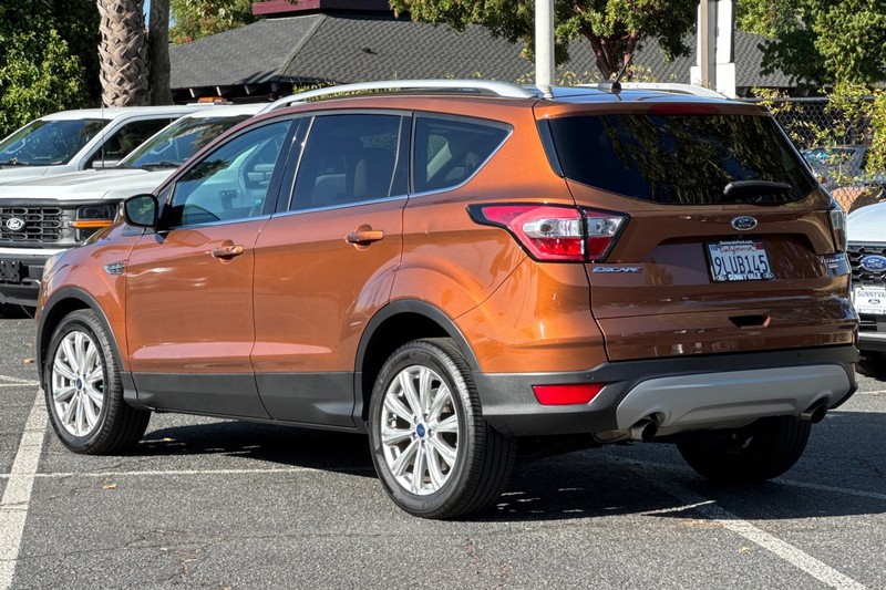 Ford Escape Vehicle Full-screen Gallery Image 06
