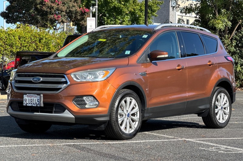 Ford Escape Vehicle Full-screen Gallery Image 09