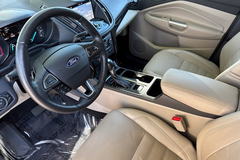 Ford Escape Vehicle Full-screen Gallery Image 11