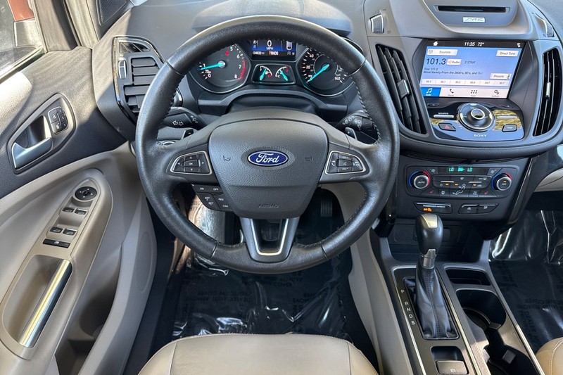Ford Escape Vehicle Full-screen Gallery Image 15