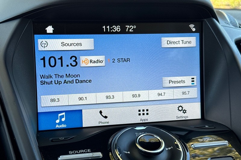 Ford Escape Vehicle Full-screen Gallery Image 18