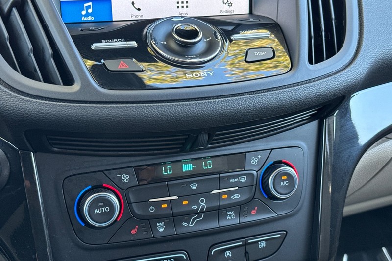 Ford Escape Vehicle Full-screen Gallery Image 20