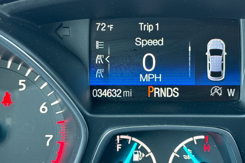 Ford Escape Vehicle Full-screen Gallery Image 25