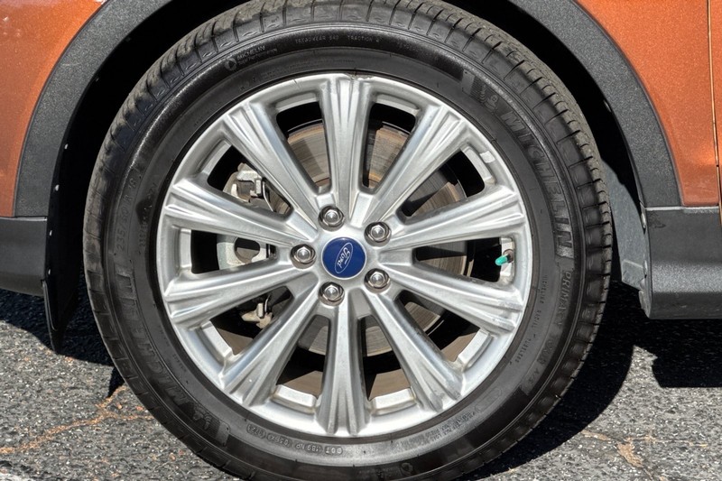 Ford Escape Vehicle Full-screen Gallery Image 26