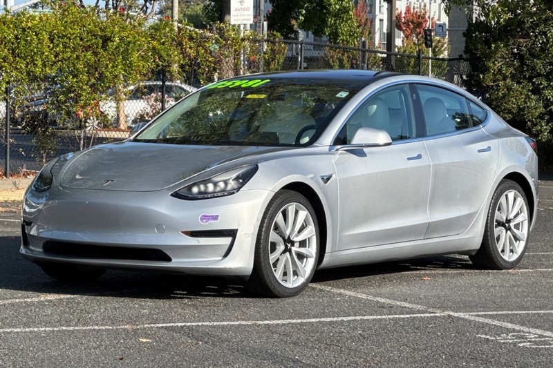 Tesla Model 3 Vehicle Full-screen Gallery Image 08