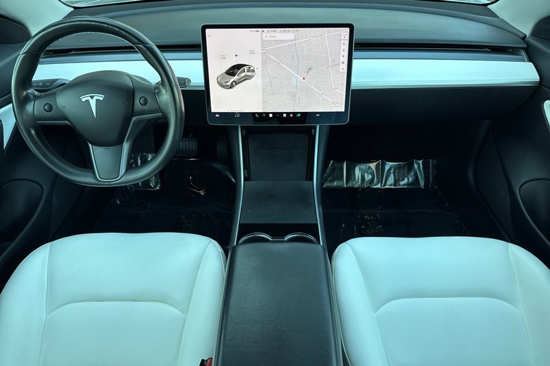 Tesla Model 3 Vehicle Full-screen Gallery Image 13
