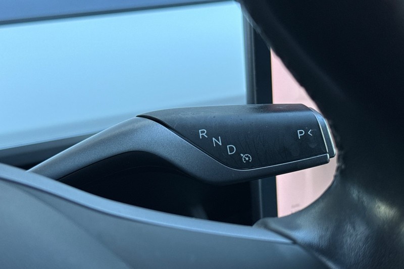 Tesla Model 3 Vehicle Full-screen Gallery Image 20