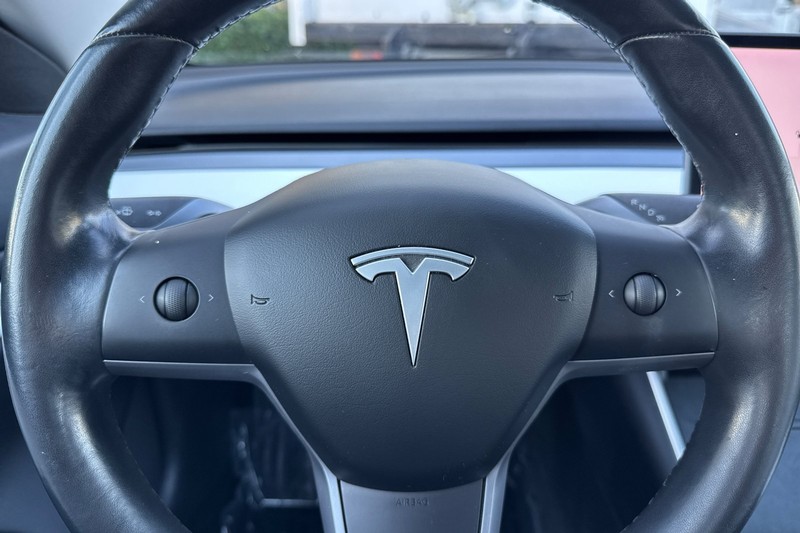 Tesla Model 3 Vehicle Full-screen Gallery Image 21
