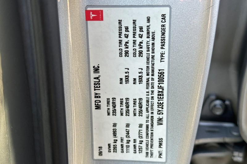 Tesla Model 3 Vehicle Full-screen Gallery Image 25