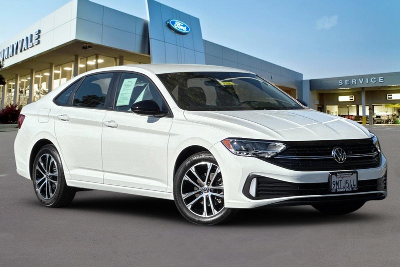 Volkswagen Jetta Vehicle Full-screen Gallery Image 02