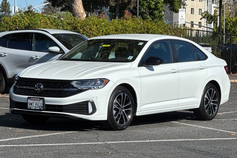 Volkswagen Jetta Vehicle Full-screen Gallery Image 08