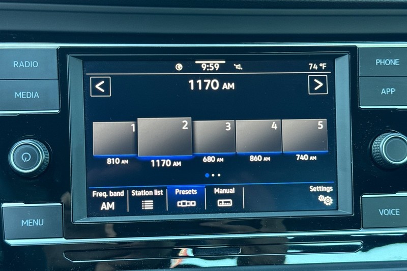Volkswagen Jetta Vehicle Full-screen Gallery Image 17
