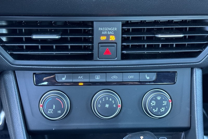 Volkswagen Jetta Vehicle Full-screen Gallery Image 19