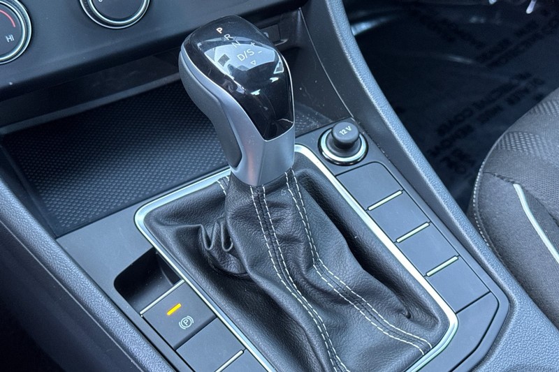 Volkswagen Jetta Vehicle Full-screen Gallery Image 20