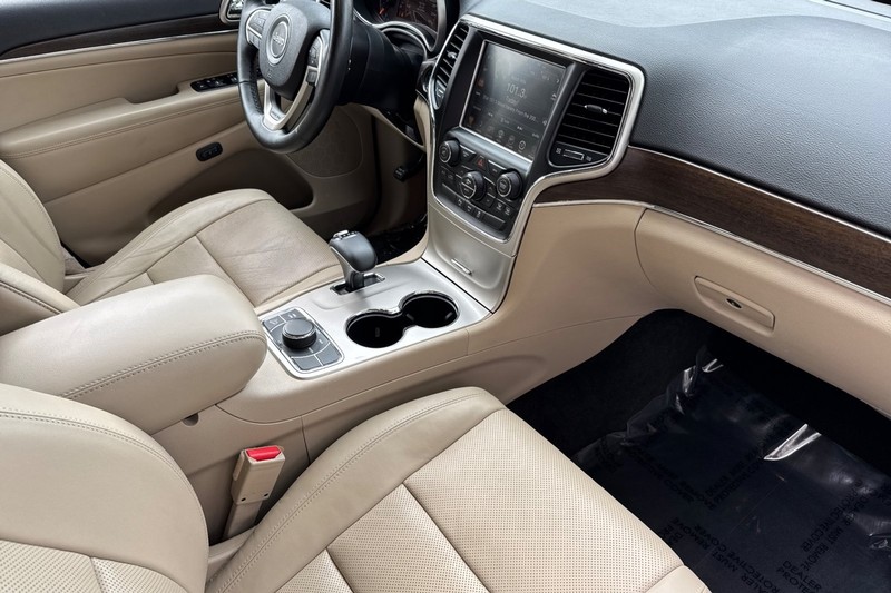 Jeep Grand Cherokee Vehicle Full-screen Gallery Image 15