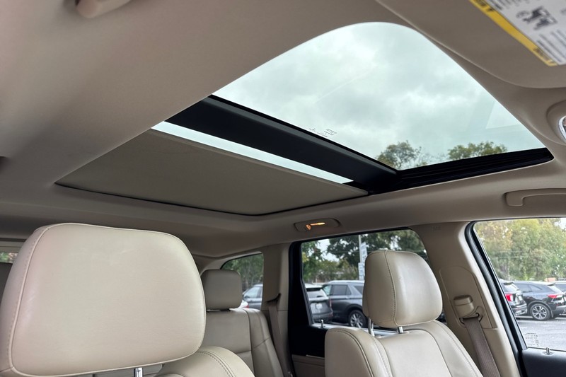 Jeep Grand Cherokee Vehicle Full-screen Gallery Image 16