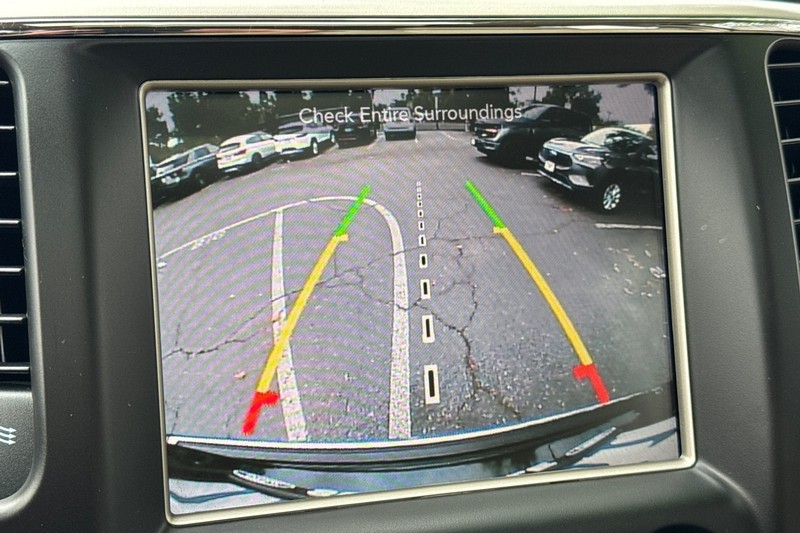 Jeep Grand Cherokee Vehicle Full-screen Gallery Image 19