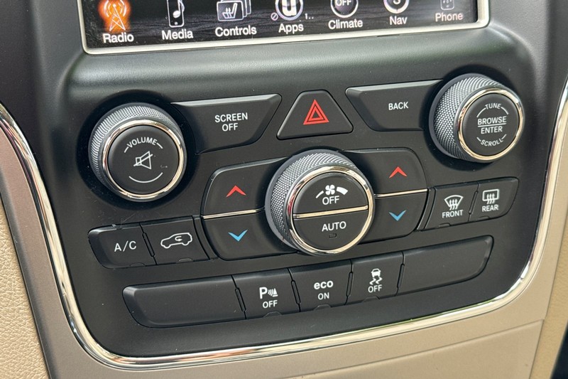 Jeep Grand Cherokee Vehicle Full-screen Gallery Image 20