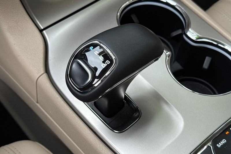 Jeep Grand Cherokee Vehicle Full-screen Gallery Image 21