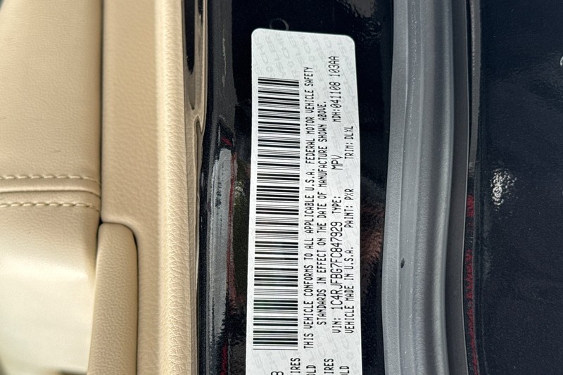 Jeep Grand Cherokee Vehicle Full-screen Gallery Image 28