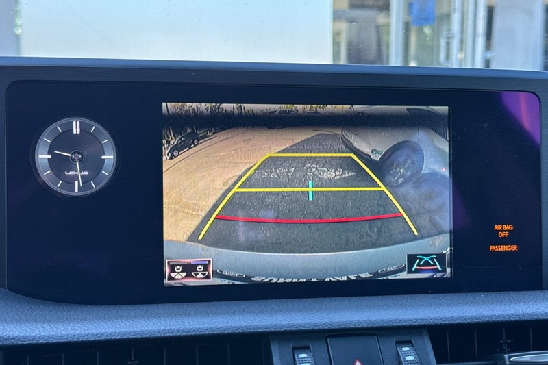 Lexus ES Vehicle Full-screen Gallery Image 19