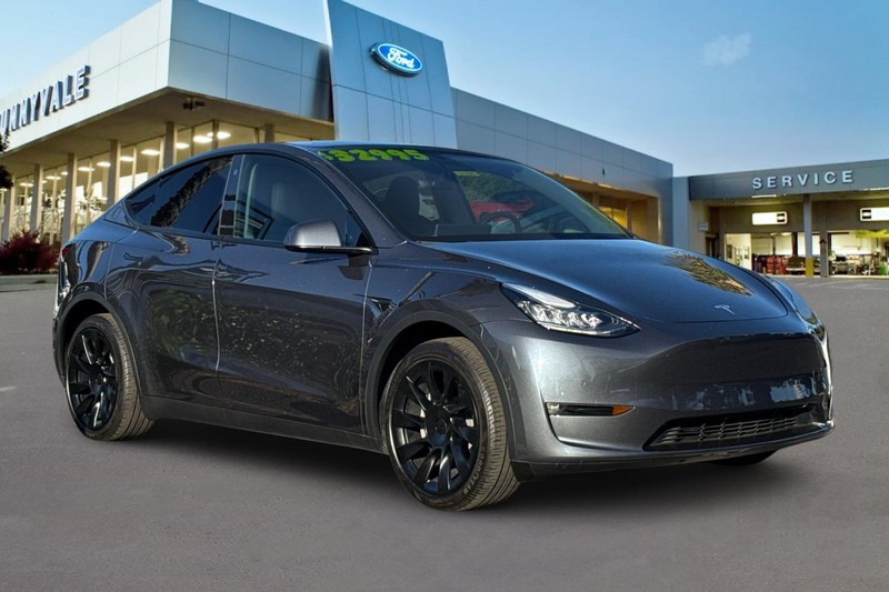 Tesla Model Y Vehicle Full-screen Gallery Image 02