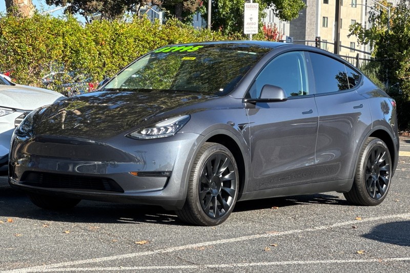 Tesla Model Y Vehicle Full-screen Gallery Image 07