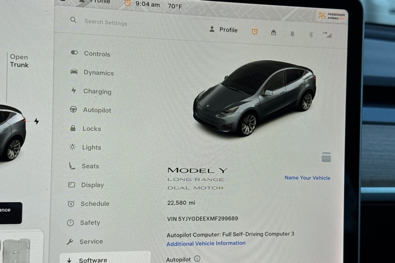 Tesla Model Y Vehicle Full-screen Gallery Image 26