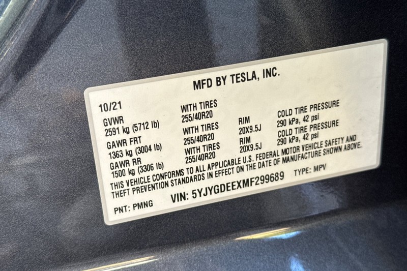 Tesla Model Y Vehicle Full-screen Gallery Image 27